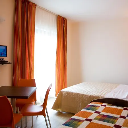 アパートホテル Coccinella 4*